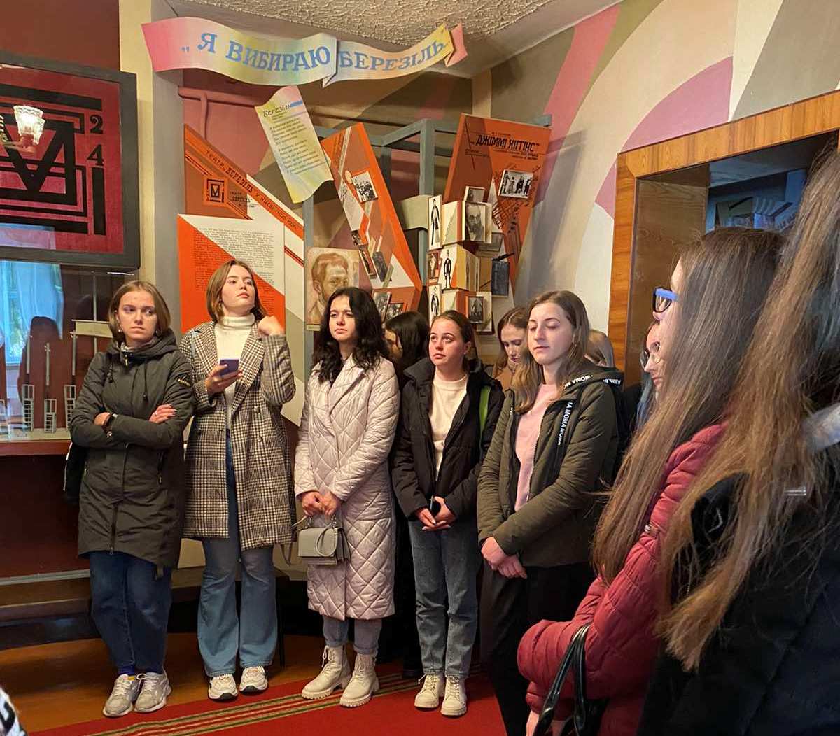 Цікава екскурсія у обласному комунальному меморіальному музеї-садибі Леся Курбаса